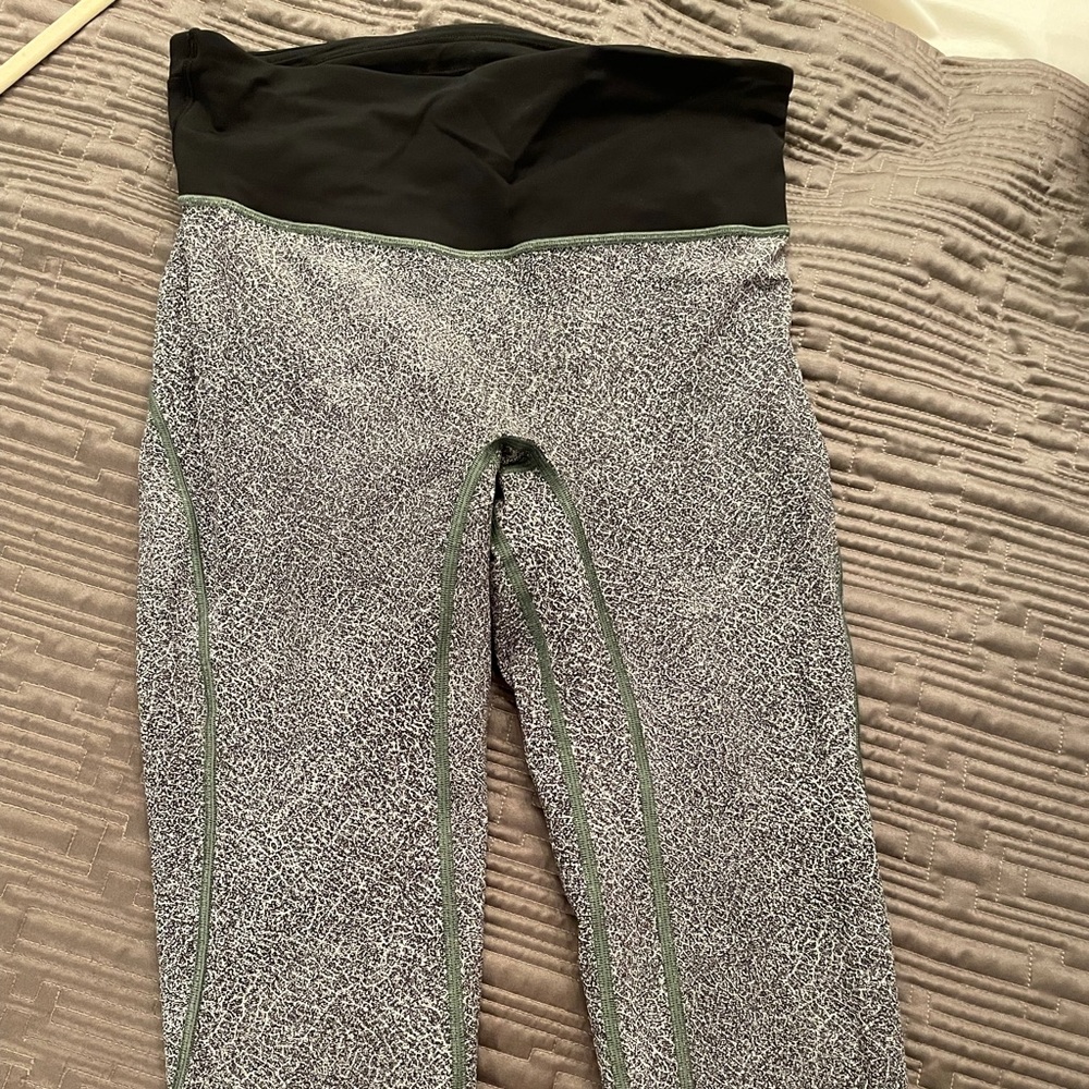 Lululemon spandex - grey patterned size 8